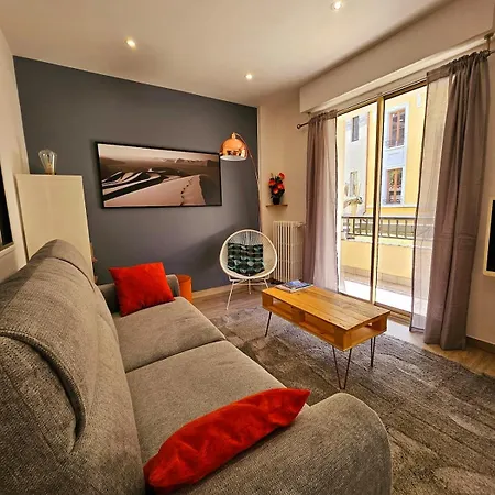T2 Avec Balcon - Rue Royale 5min Du Apartment *