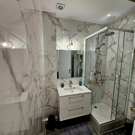 Apartment T2 Avec Balcon - Rue Royale 5min Du *