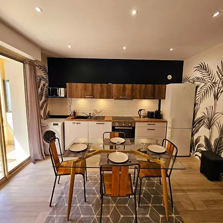 Apartment T2 Avec Balcon - Rue Royale 5min Du